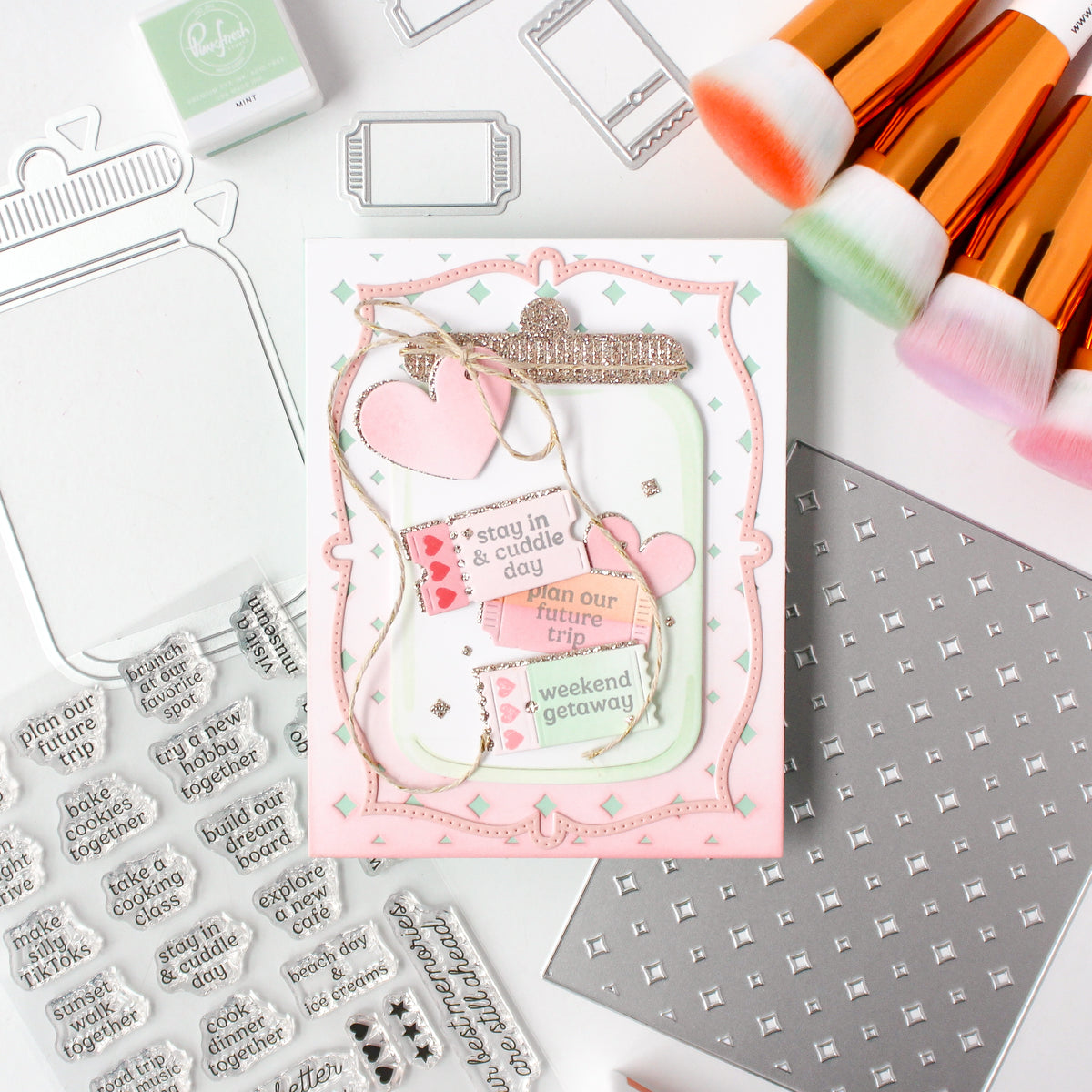 Essentials: Dotted Fancy Frames die
